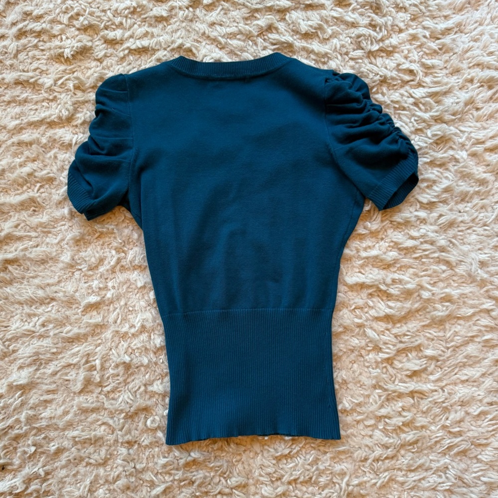 Short sleeve sweater juniors size large - Picture 2 of 4